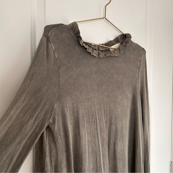 Boho olive green acid wash ruffle trim bell wide sleeve Altar'd state top - Picture 3 of 7